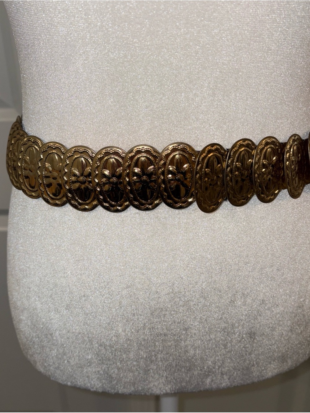 Vintage 80/90 Women Gold FloralMedallion Link Belt - Stylish Accent Waist Chain